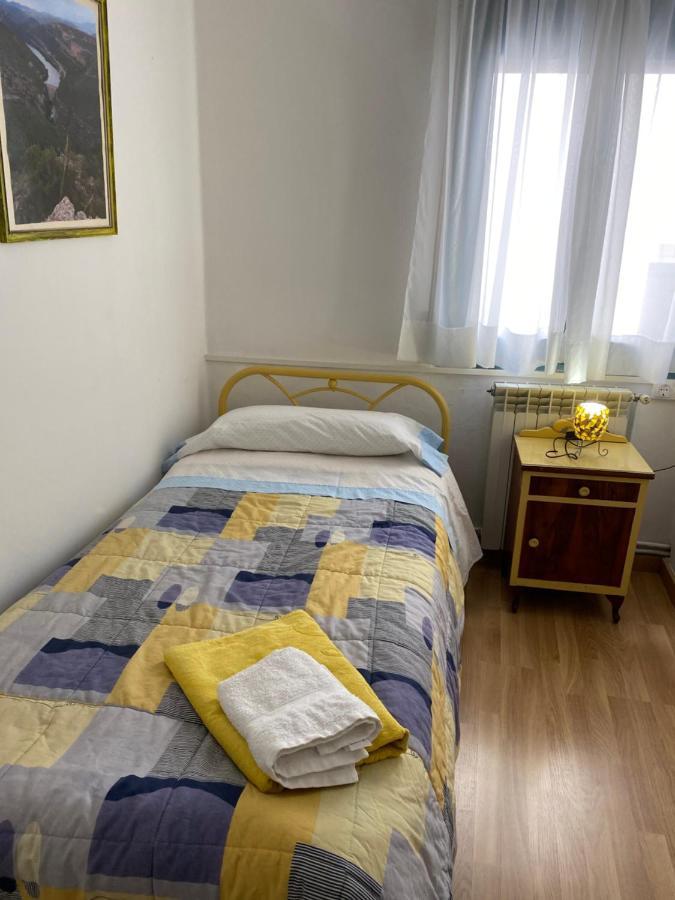 Hostal Casiano Camarasa Exterior foto